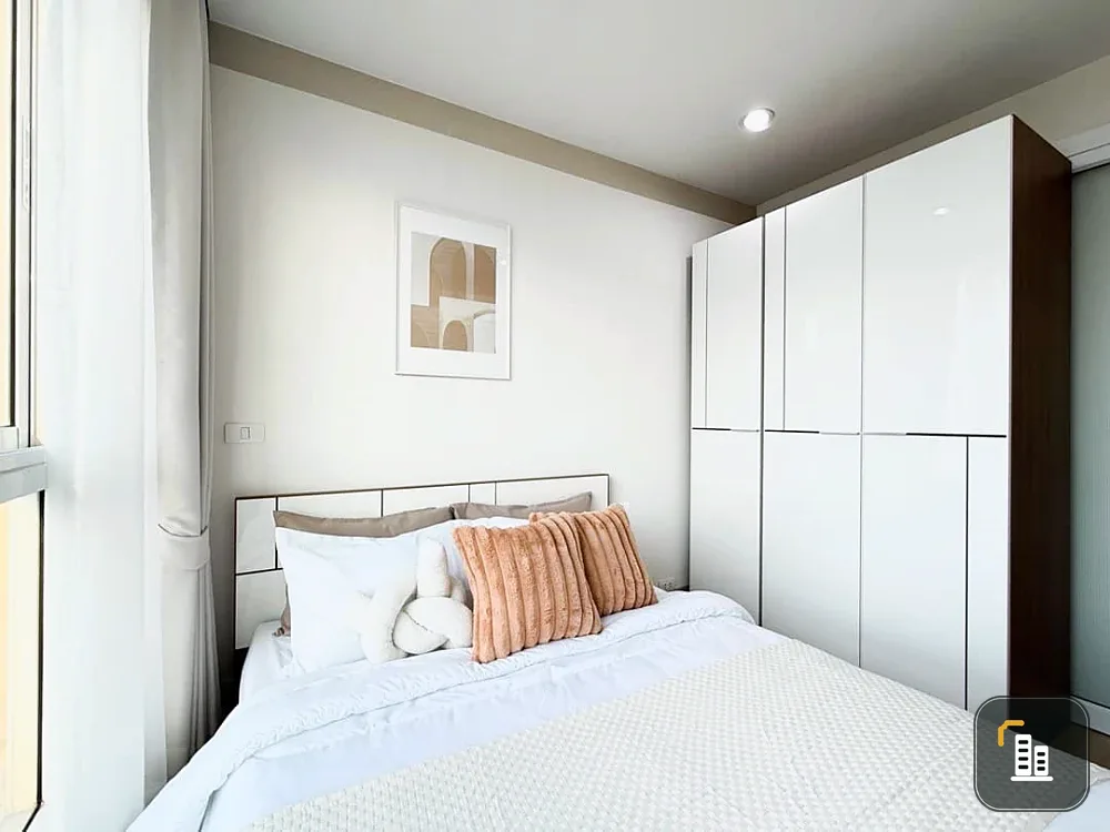 For sale: Happy Condo Lat Phrao 101, brightly decorated room, comfortable to look at, fully furnished, very livable, hurry up and grab it.