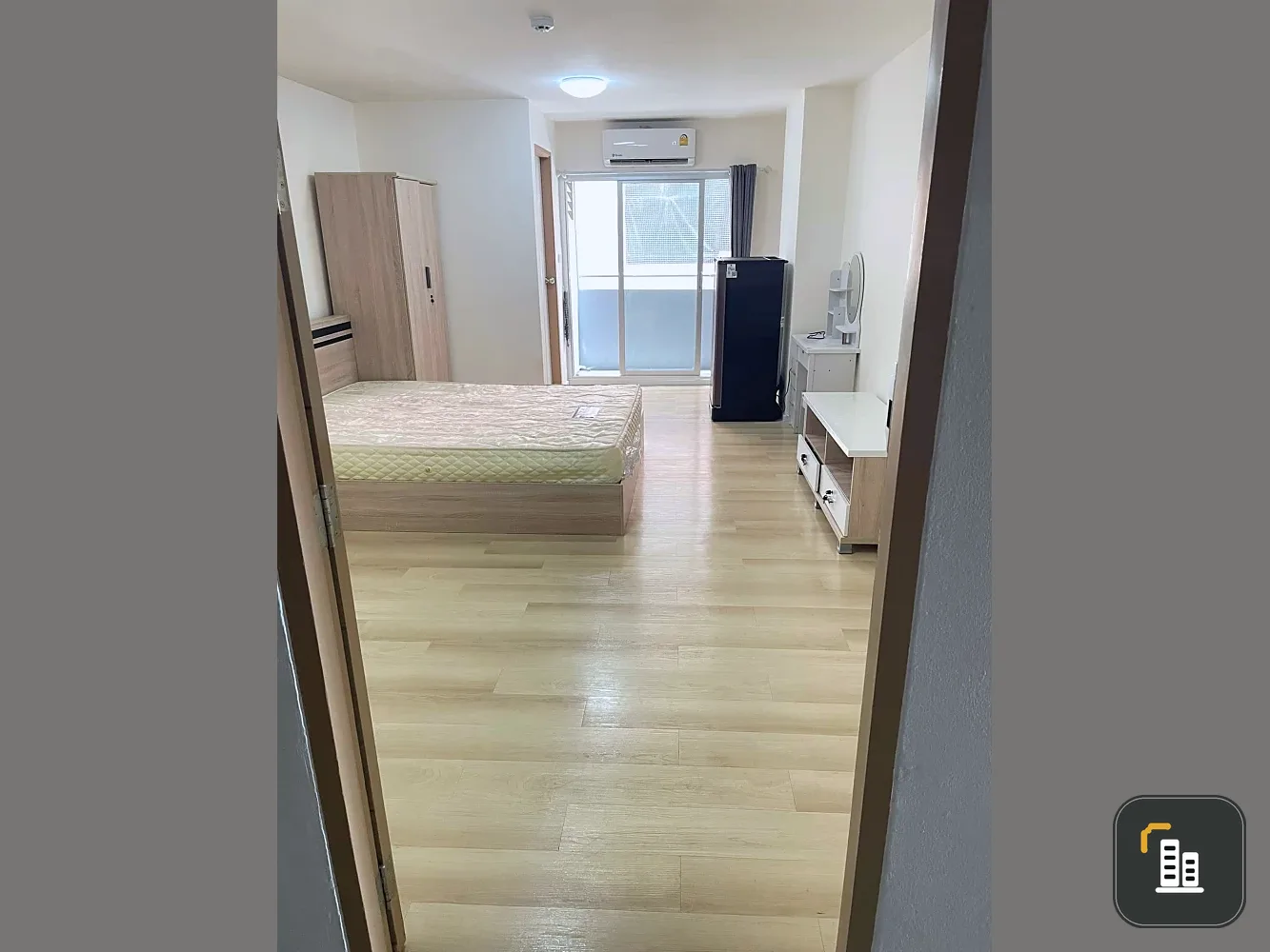 For sale: Bang Khae City Condo 1 - 2, fully furnished, closet, bed, mattress, curtains, very private and comfortable, hurry up and grab it.