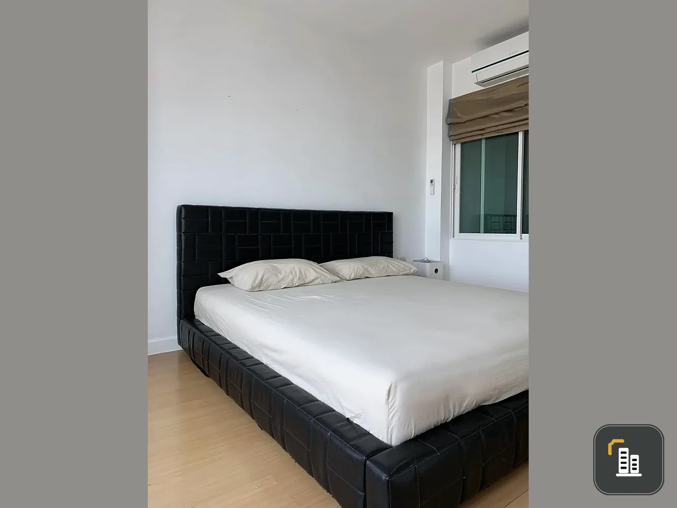 For sale: Life @ Ratchada-Huai Khwang, area 40 sq m., plenty of usable space, built-in furniture in the living room area, hurry up and grab it.