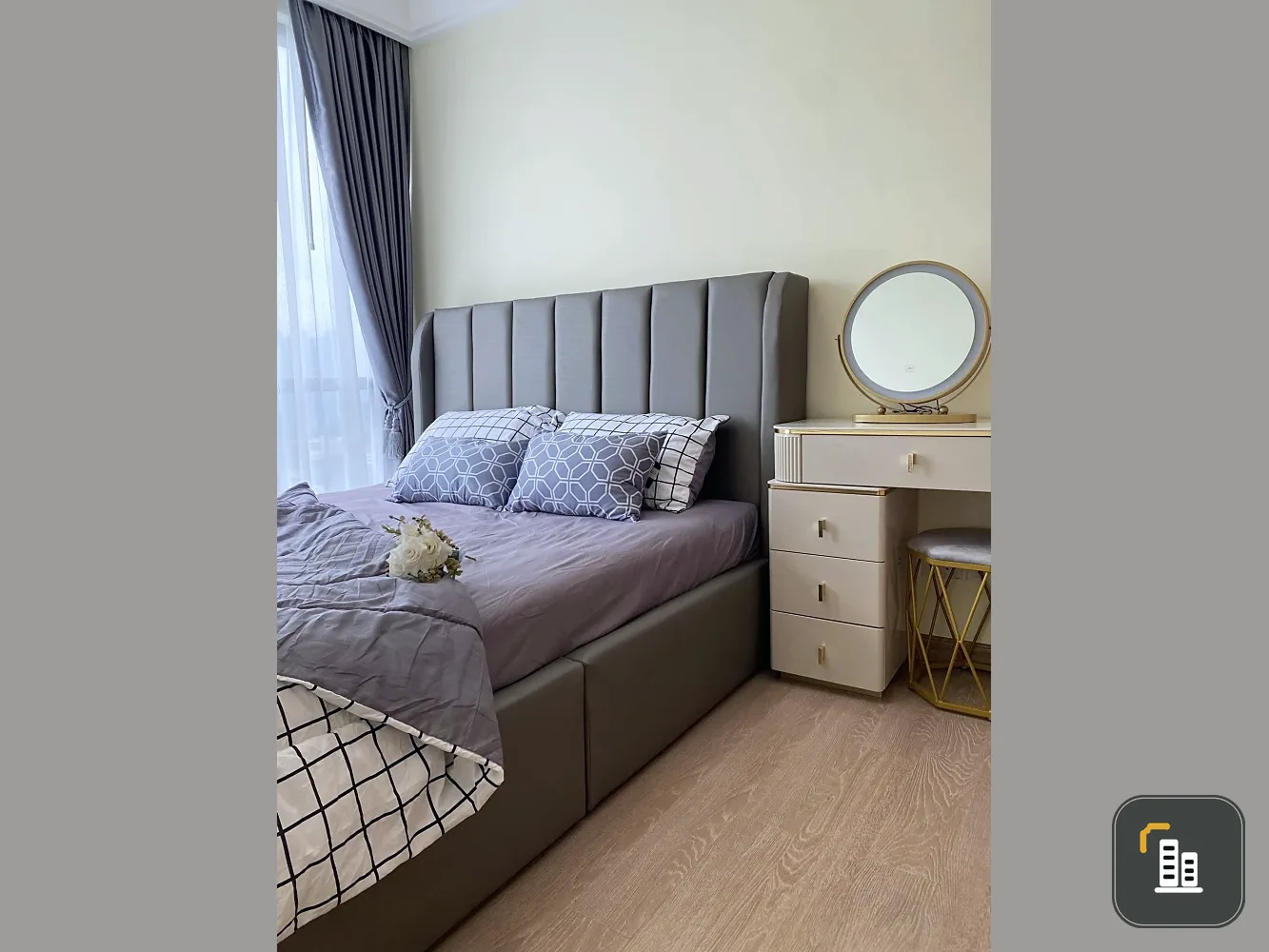 For rent, Regal Condo, beautiful room, 34 sq m., 25th floor, very high floor, beautiful and luxurious built-in furniture, hurry up and grab it.