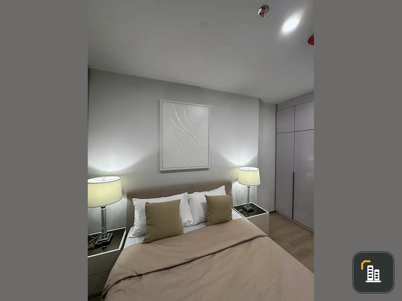 For rent Life rama 4 asoke, ready to move in, fully furnished, good price, hurry and book now.