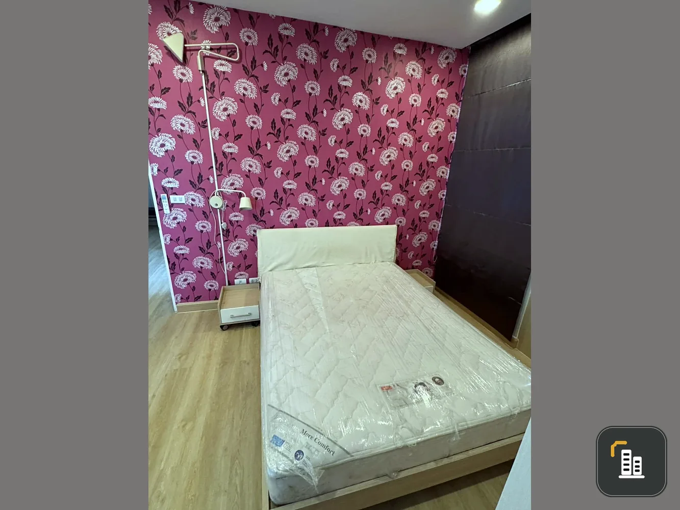 For rent: The Coast Bangkok Sukhumvit-Bangna, 2 bedrooms, 2 bathrooms, Building A, very high floor, decorated with awesome wallpaper. Don't miss it.
