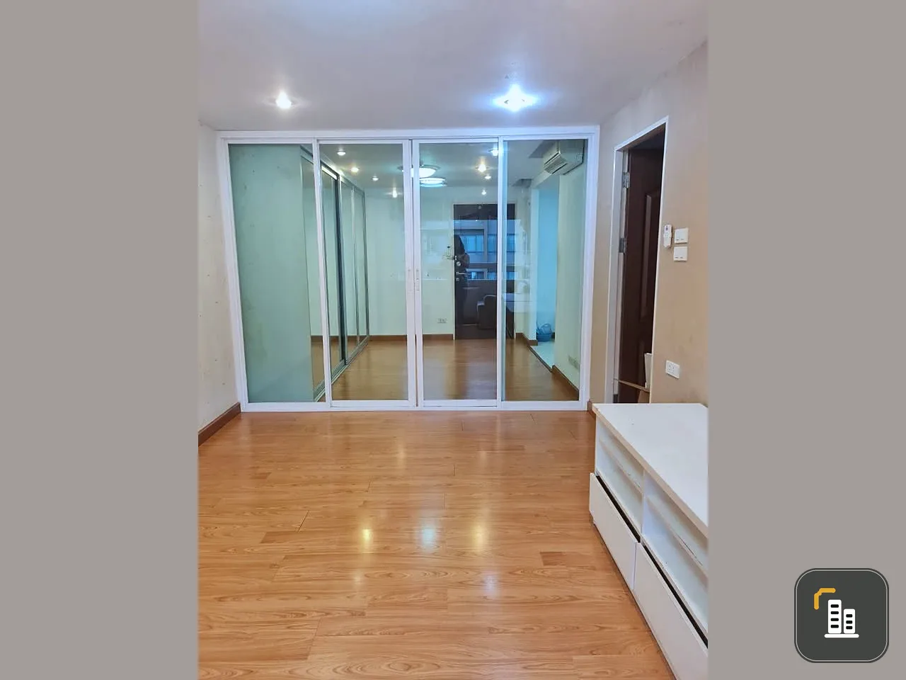For sale, for rent: Chateau In Town Ratchada 17, very beautiful room with large built-in wardrobe, comfortable and not cramped, must reserve.