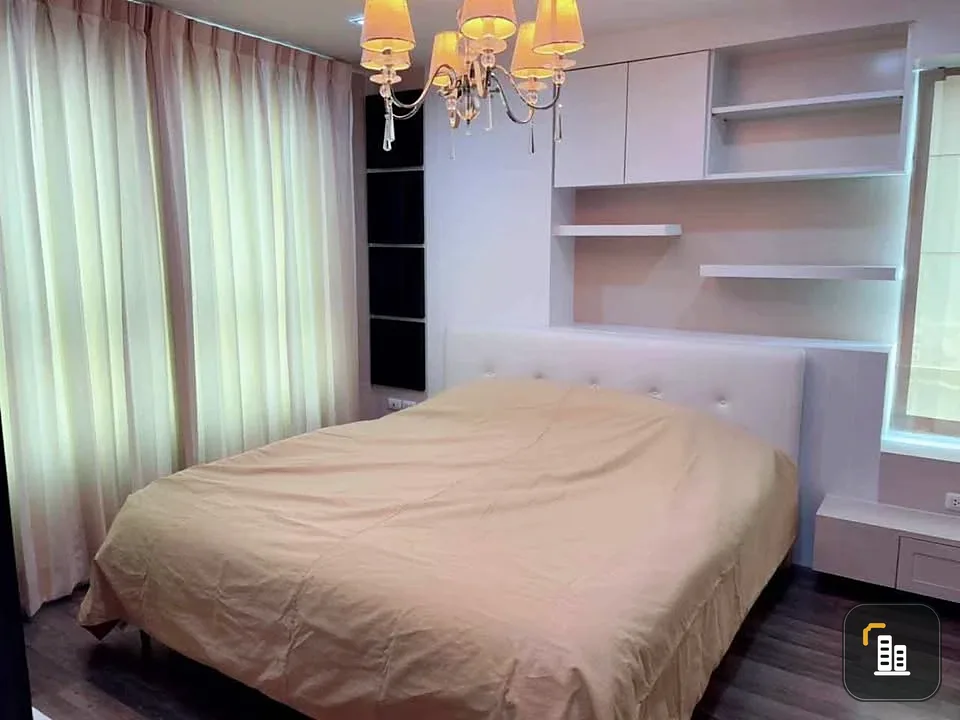 For sale, for rent, Debura Phran Nok, large room, near the elevator, swimming pool view, fully furnished, built-in, ready to move in