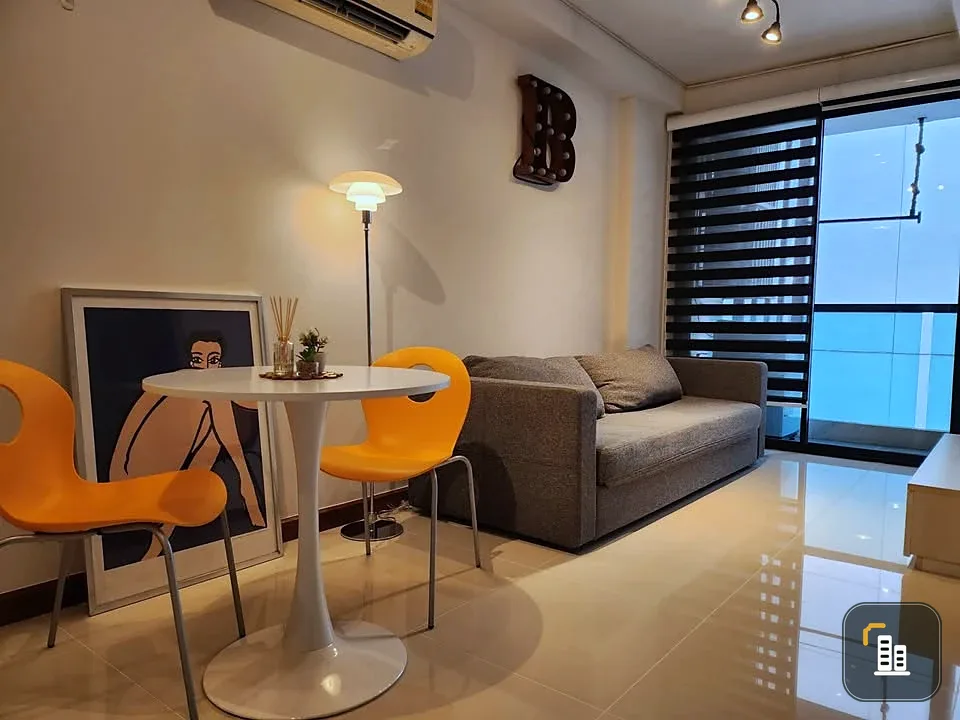 For rent: LE COTE THONGLOR 8, size 42.5 sqm. The usable area looks spacious because the room plan has been adjusted to look airy and comfortable. Don'