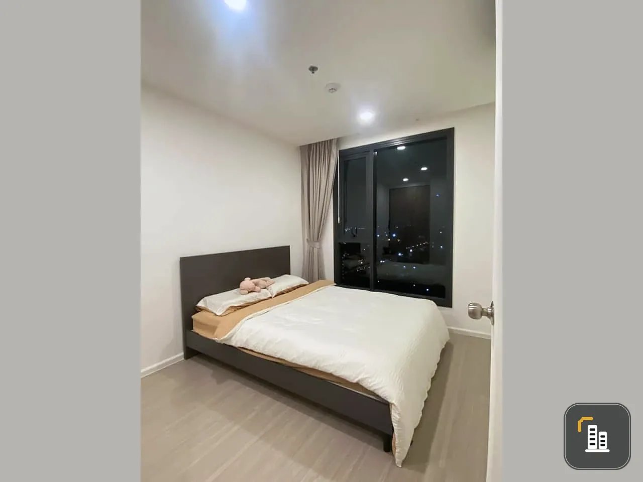 Urgent sale!! Condo Denim Chatuchak, 17th floor, BTS and swimming pool view, beautiful room, fully furnished, good price, don't miss it!!