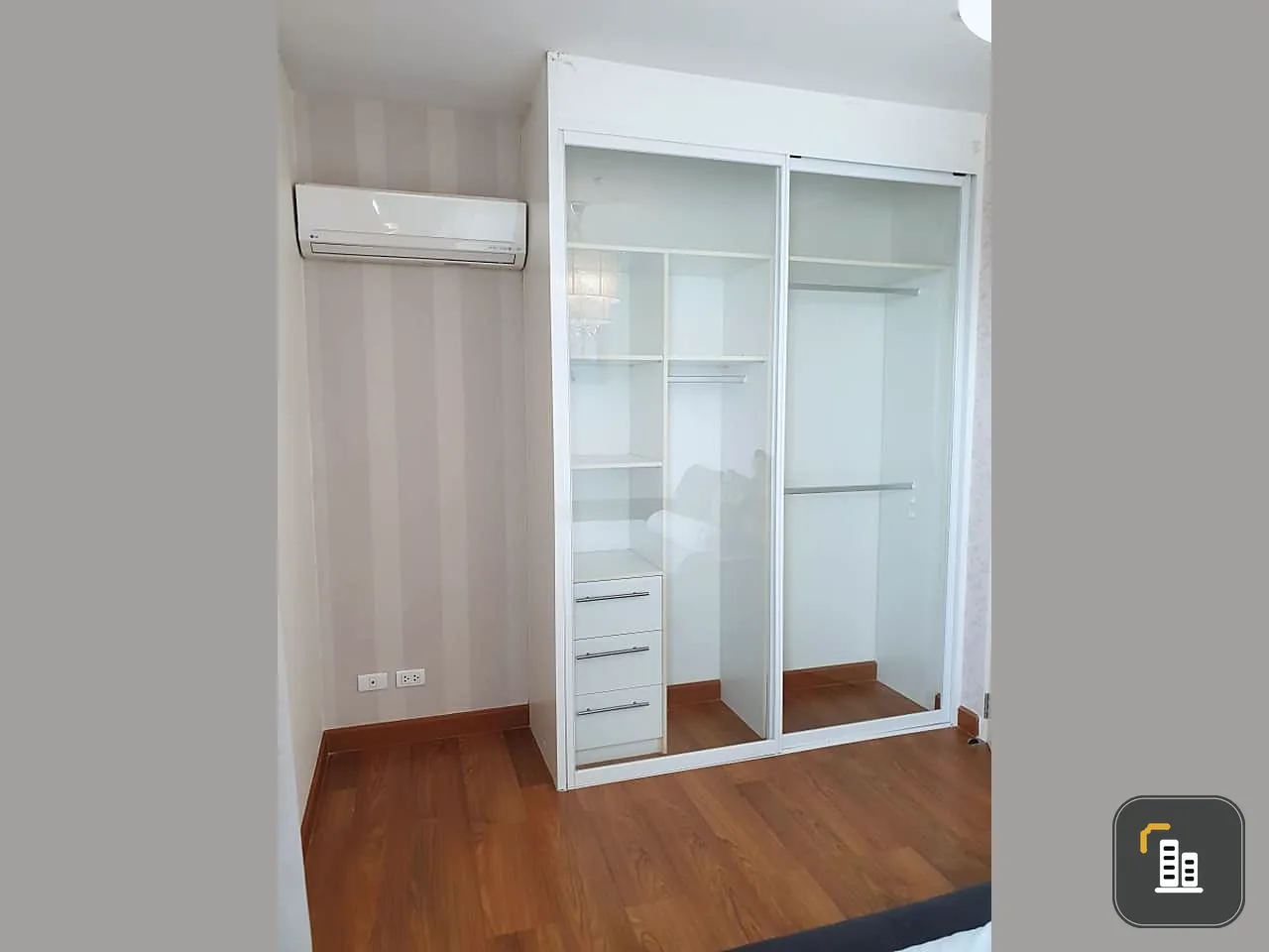 Condo for sale Parkland Ratchada-Thapra, 60 sq m. Room size 48 sq m. + Parking 12 sq m. Very beautiful room, fully furnished.