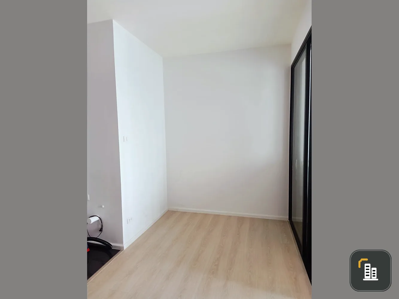 Condo for sale, A Space Mega, empty room, airy, clean, comfortable, swimming pool view, hurry and book before you miss out.
