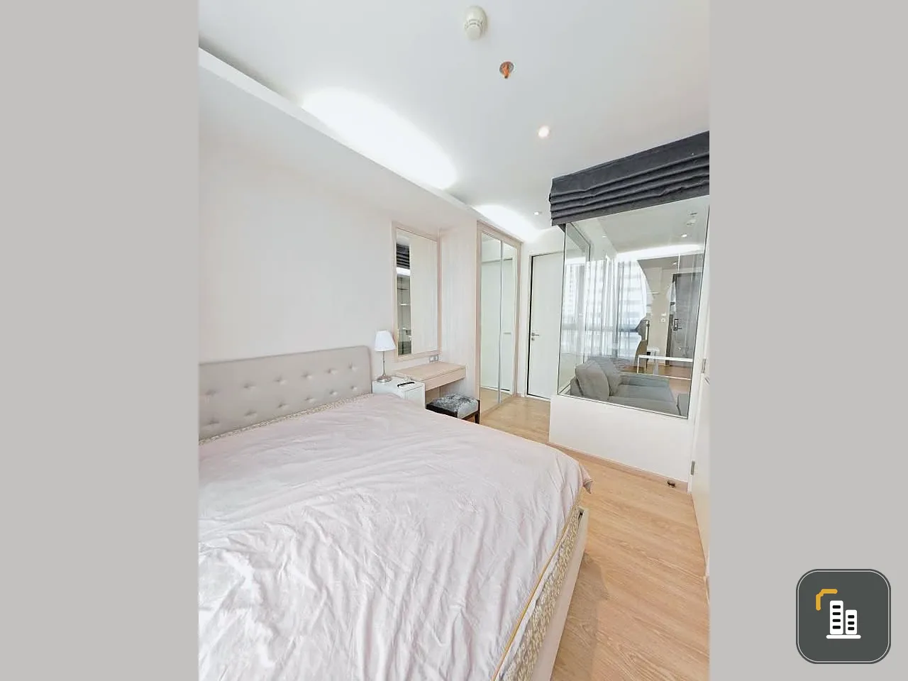 For rent: H Condo Sukhumvit 43, bright and comfortable room, spacious area, fully furnished, ready to move in immediately.