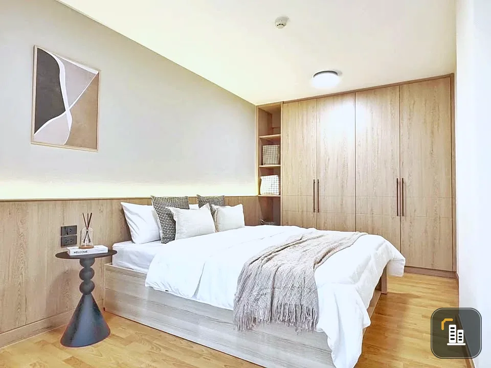 For sale Supalai City Resort Ratchada-Huai Khwang, including built-in furniture in every room, located in a quiet and private zone, interested in book
