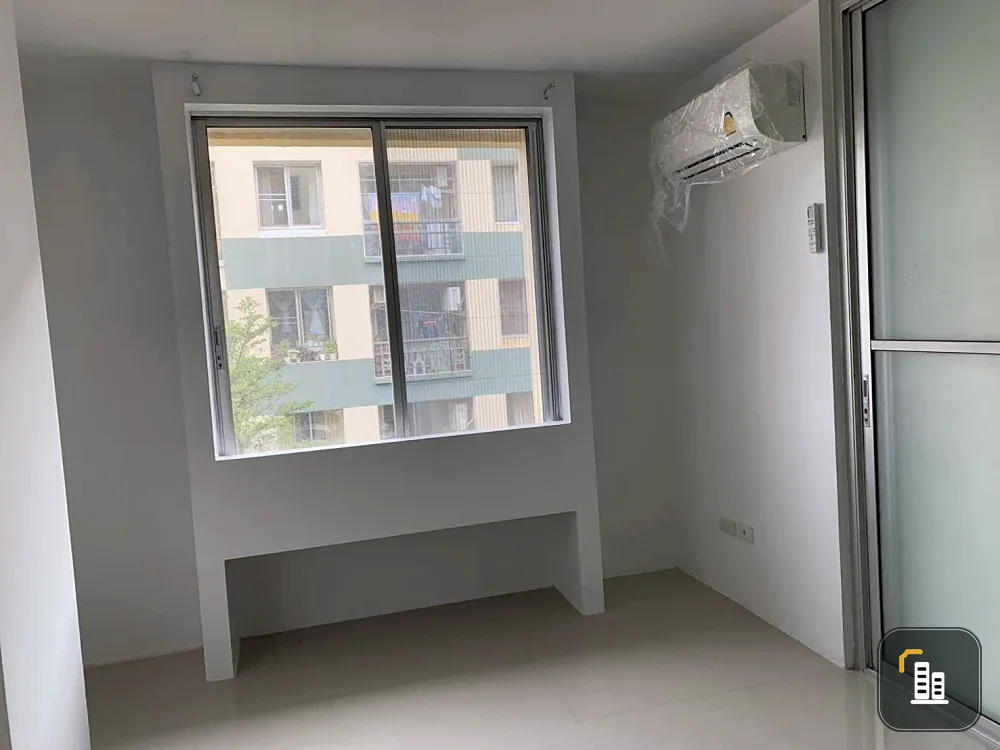 Urgent sale: The Parkland Bangna, studio room, size 38 sq m., with partition for bedroom and living room, divided into sections. Buy now.