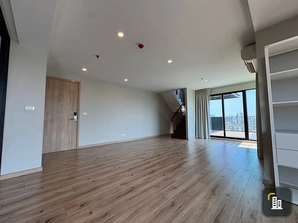 Urgent sale! Brix Condominum Duplex 2 floors, balcony with a view of the Chao Phraya River. Hurry and reserve now!
