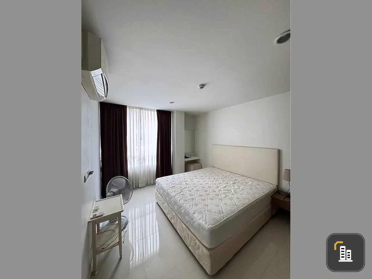 Urgent sale: Elements Srinakarin, spacious room, comes with usable space. You will regret not buying it.