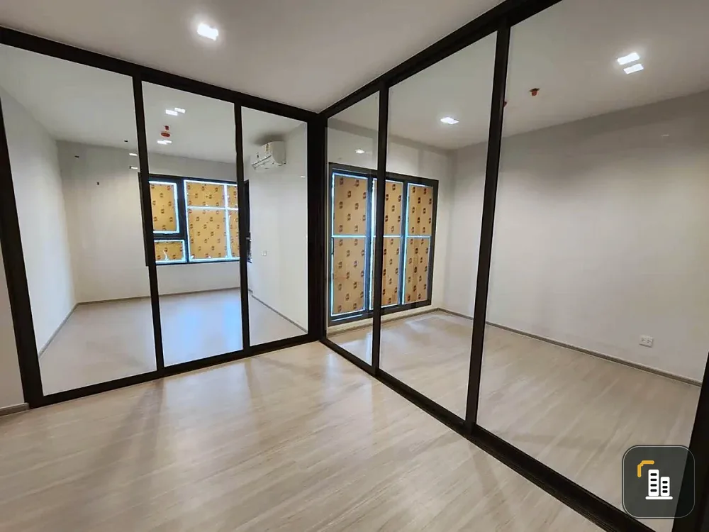 For rent!! Condo Life Sathorn - Sierra Condo near the BTS, convenient to travel into the city, complete lifestyle, hurry up and book now!!