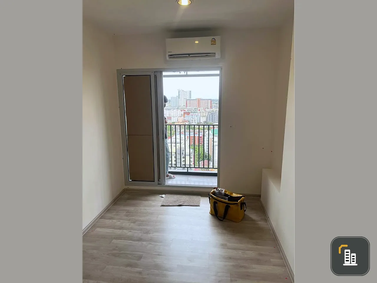 For sale: Niche MONO Ramkhamhaeng, 19th floor, spacious room, nice to live in, good price, interested in owning, hurry and reserve now.