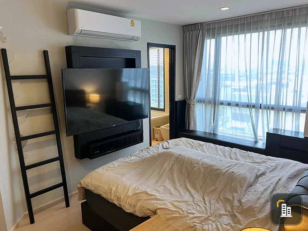 For rent!! Condo Rhythm Sukhumvit 44/1, a quality condo in the heart of the city, convenient to travel, ready to move in immediately, don't miss it!!