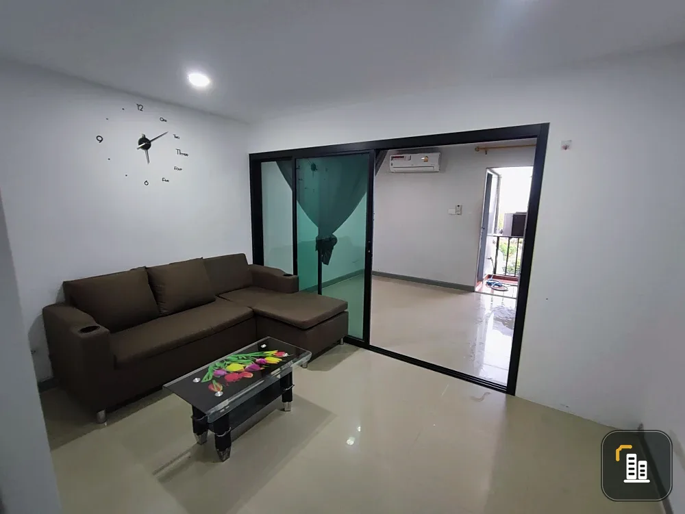 For sale: Regent Home 4 Sukhumvit 85, clean, airy room, comfortable, great location, book now and you won't be disappointed.
