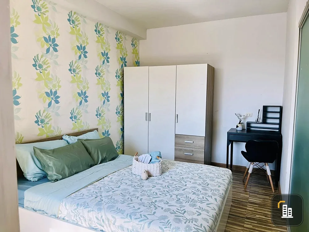 For sale, for rent, Supalai City Home Srinakarin, complete with furniture and electrical appliances, beautiful wallpaper throughout the room, hurry an