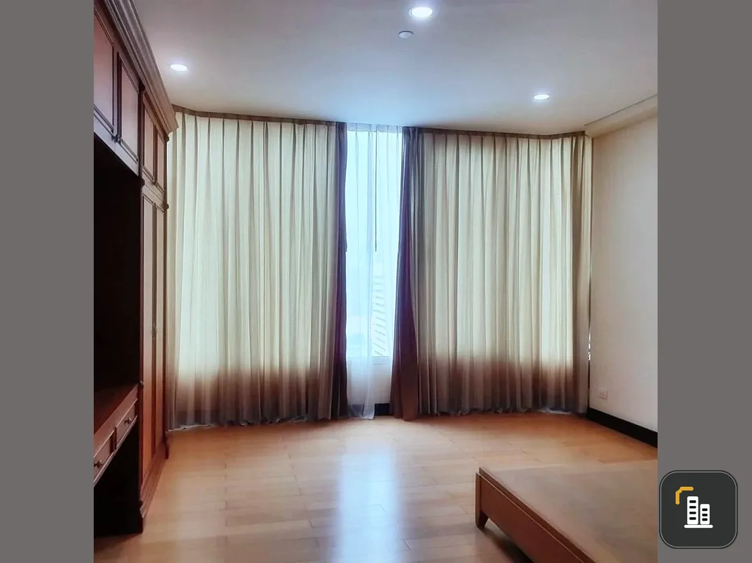 For rent!! Condo The Park Chidlom, 21st floor, luxury condo, spacious, can live in the whole house, if you don't book, you will regret it!!