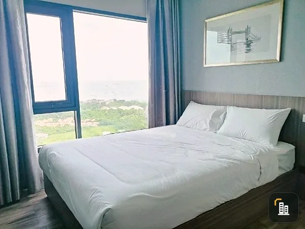For rent: Knightsbridge The Ocean Sriracha, studio room in a luxury condo, sea view, 23rd floor, wallpapered, fully furnished, hurry up and grab it.
