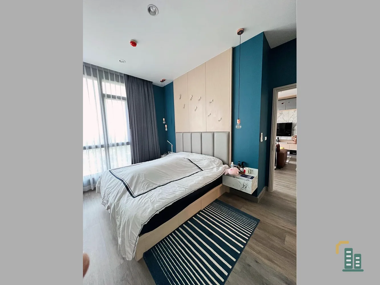 For rent: The Capital Ekkamai-Thonglor, 2.8 m high ceiling room, 22nd floor, beautiful view, no buildings blocking the view, north facing, not hot all