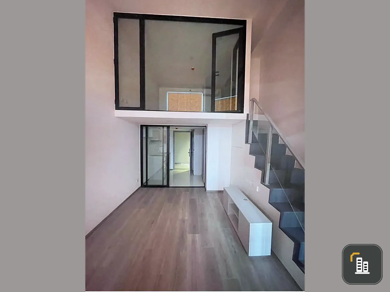 Selling down payment SOHO BANGKOK Ratchada, 15th floor, very good room position, very good location, buy now!