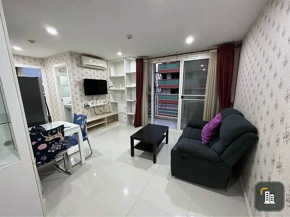 For sale: Element Srinakarin, 6th floor, size 40 sq m., corner room, fully furnished, beautiful wallpaper throughout the room, don't miss out.