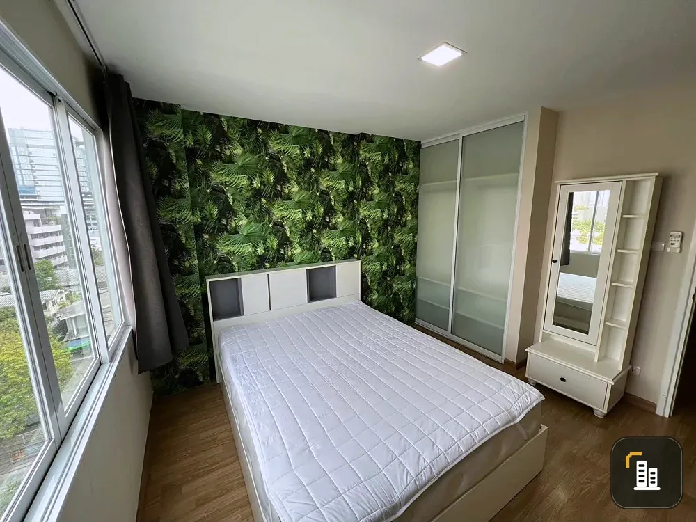 For sale, for rent, The Maple Ratchada-Ladprao, room on the 7th floor, cool, not hot, gets a little morning sun, a view of a house, garden, trees, ple