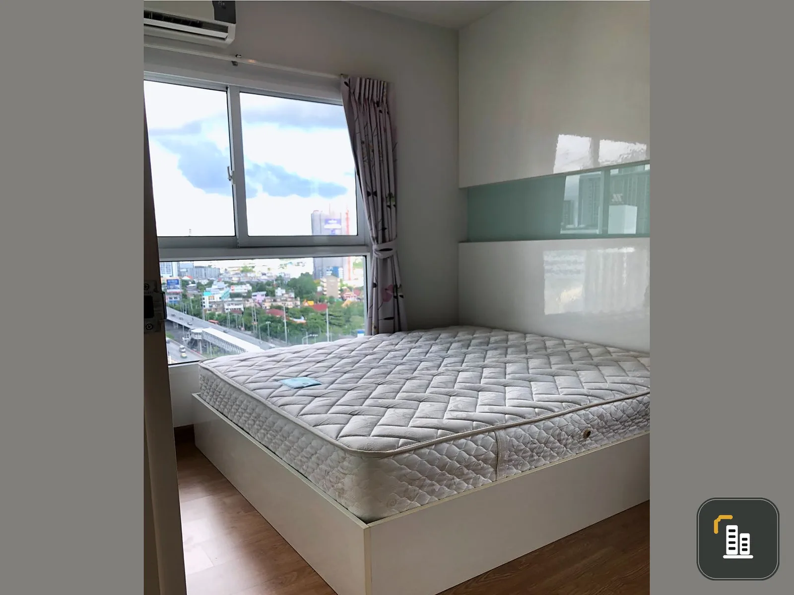 SALE The Parkland Grand Taksin, corner room, quiet, very private Free built-in furniture, move quickly