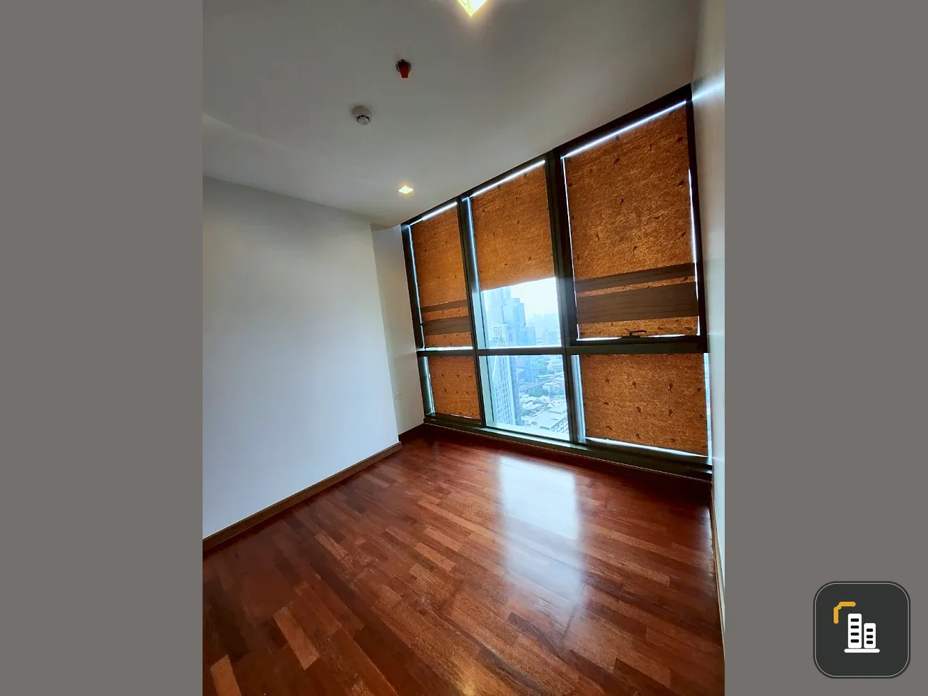 For sale: Wish Signature Midtown Siam, 43rd floor, City view with private elevator. Don't miss out on this great deal.