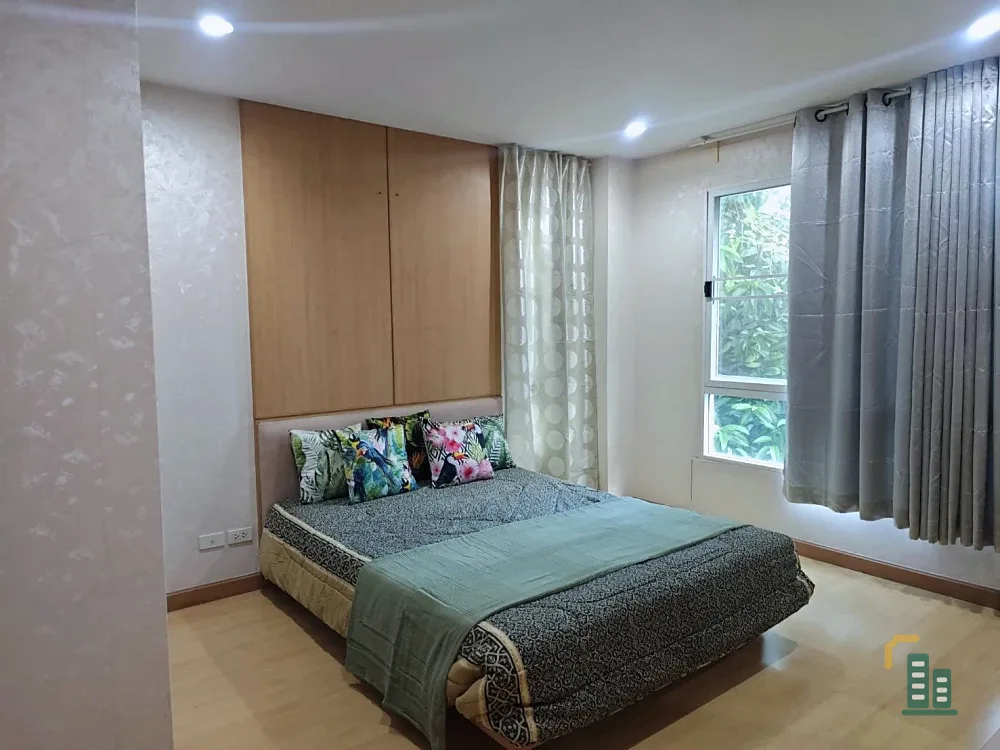 For rent: The Bangkok Sukhumvit 61, spacious room with usable space. I must say that you definitely must not miss it.