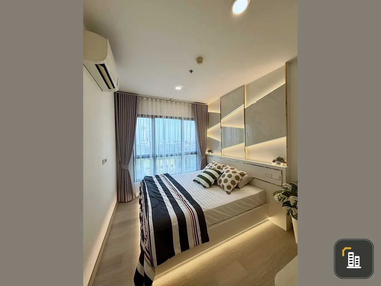 For sale: Knightsbridge Sky River Ocean, beautifully decorated with built-in furniture throughout the room, with quality furniture. Book now, get it f