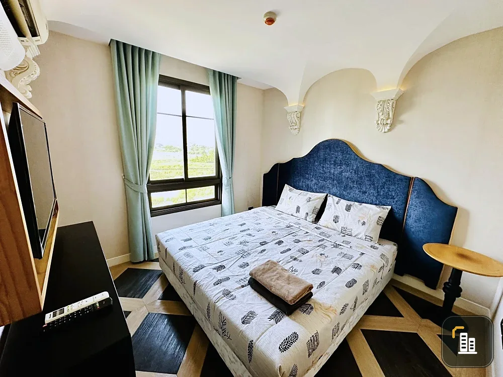 For rent: Espana Condo Resort Pattaya (Jomtien), spacious room, city view, fully furnished with electrical appliances. Must book.
