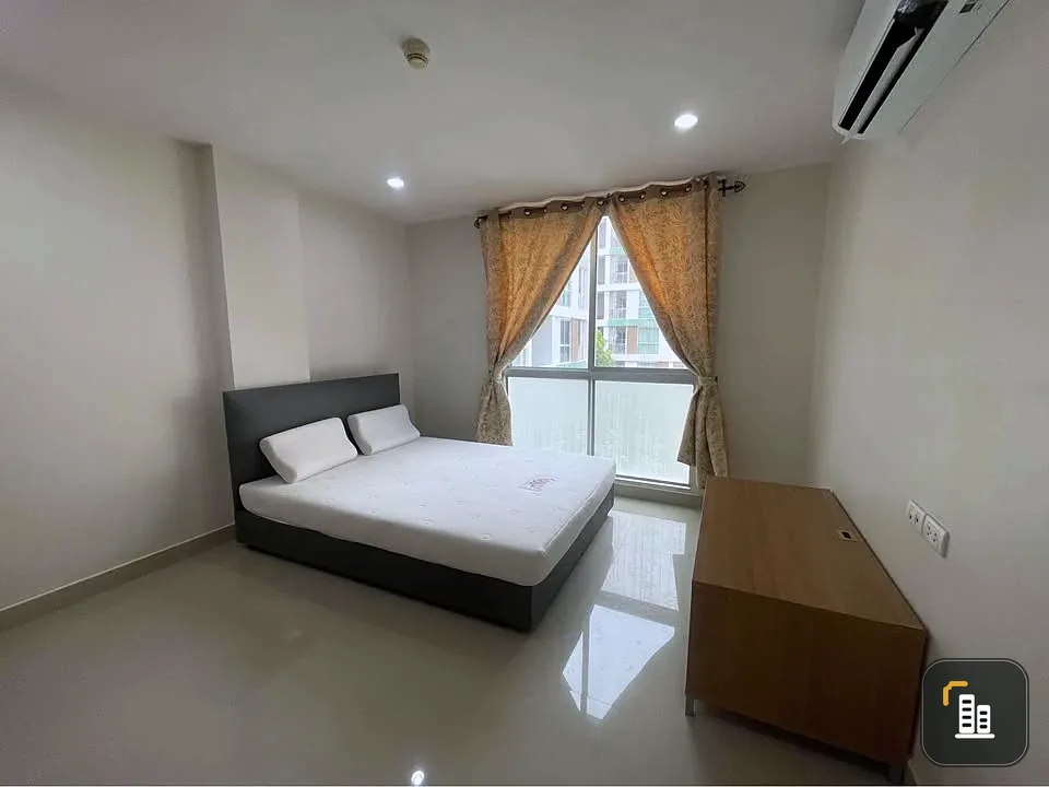 For sale, for rent, The Niche City Lat Phrao 130, 4th floor, swimming pool view, very chill, lots of space in the room, definitely not cramped, urgent
