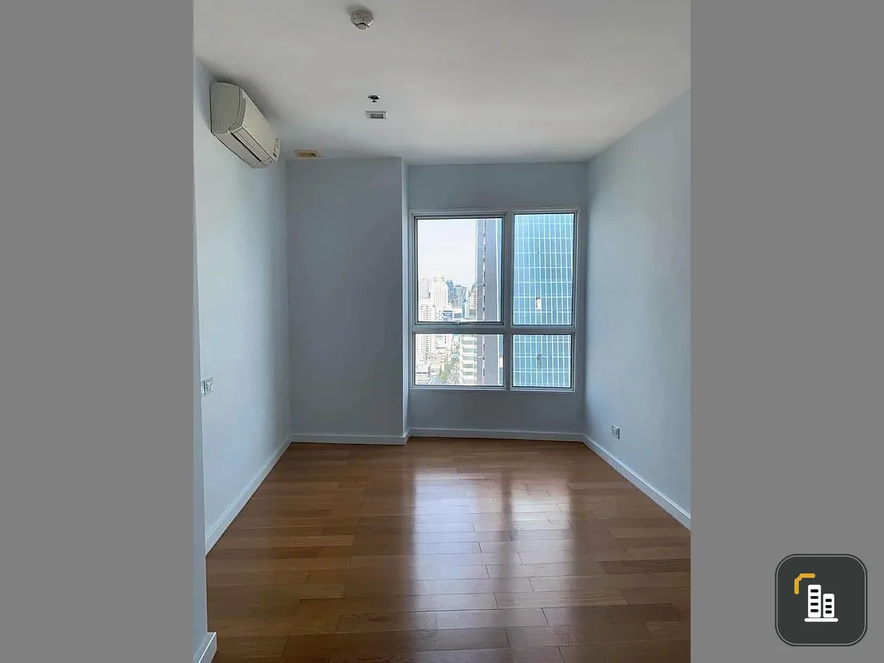 For sale, for rent Condolette Ize Ratchawithi, corner room, next to the garden, high floor, city view on the Paragon side, hurry and reserve now.