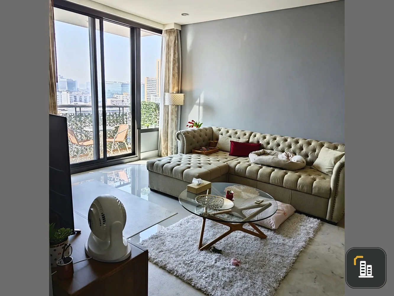 For rent, Aguston Sukhumvit 22, fully furnished room, looks good and stylish with quality furniture, spacious room, interested in booking now.