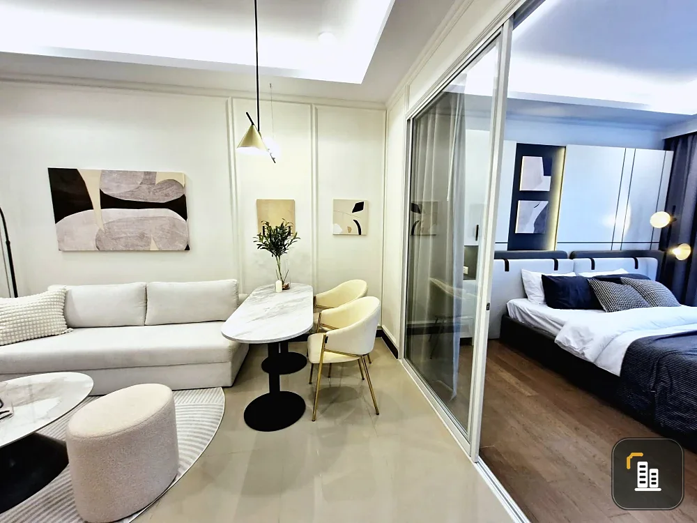 For sale: Supalai Elite at Phayathai, Modern style condo, beautifully decorated, lots of space in the room, ready to move in.