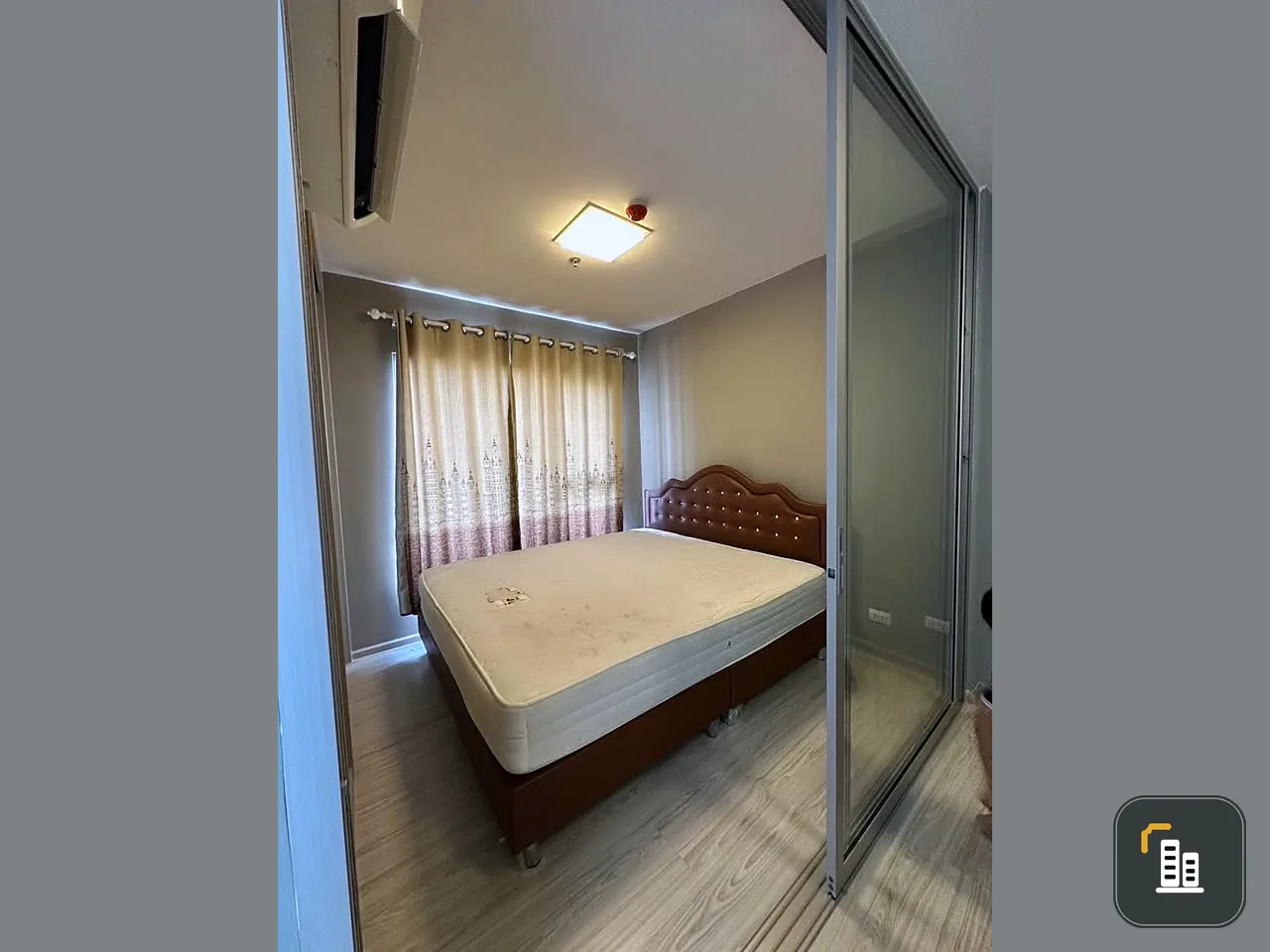 Urgent sale, Aspire Ratchadaphisek 2, 2 separate rooms, 17th floor, pool view. You'll regret not reserving it.