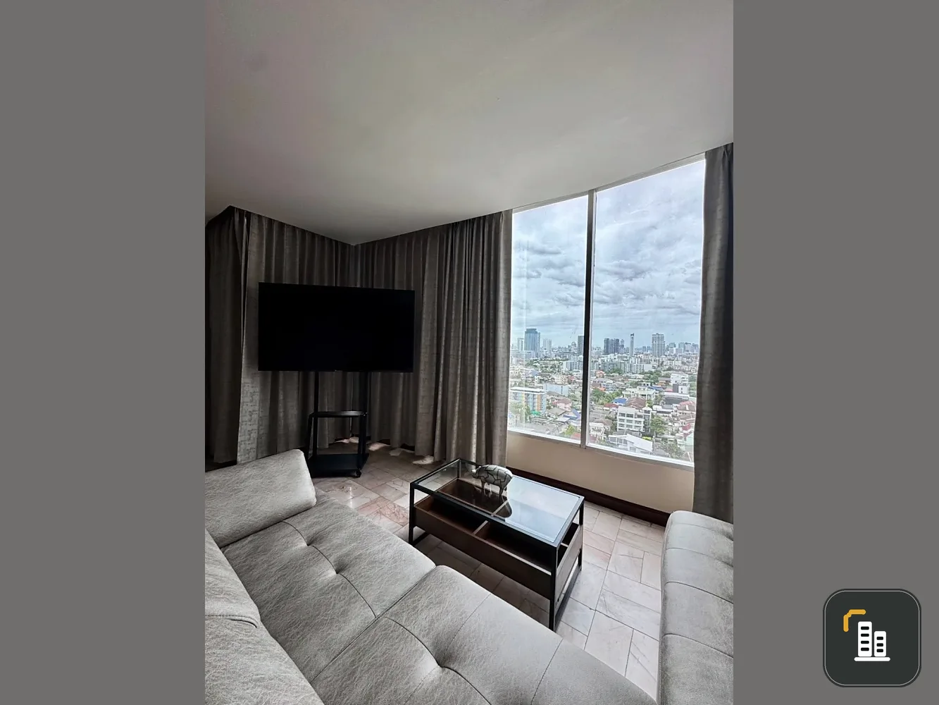 For sale, for rent: La Maison Phaholyothin 24, spacious room, lots of usable space. If you don't book, you'll regret it later.