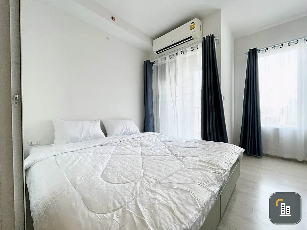 For sale: Chapter One Eco Ratchada-Huai Khwang. Clean room decorated in a soothing tone. Fully furnished. Just bring your bags and move in.