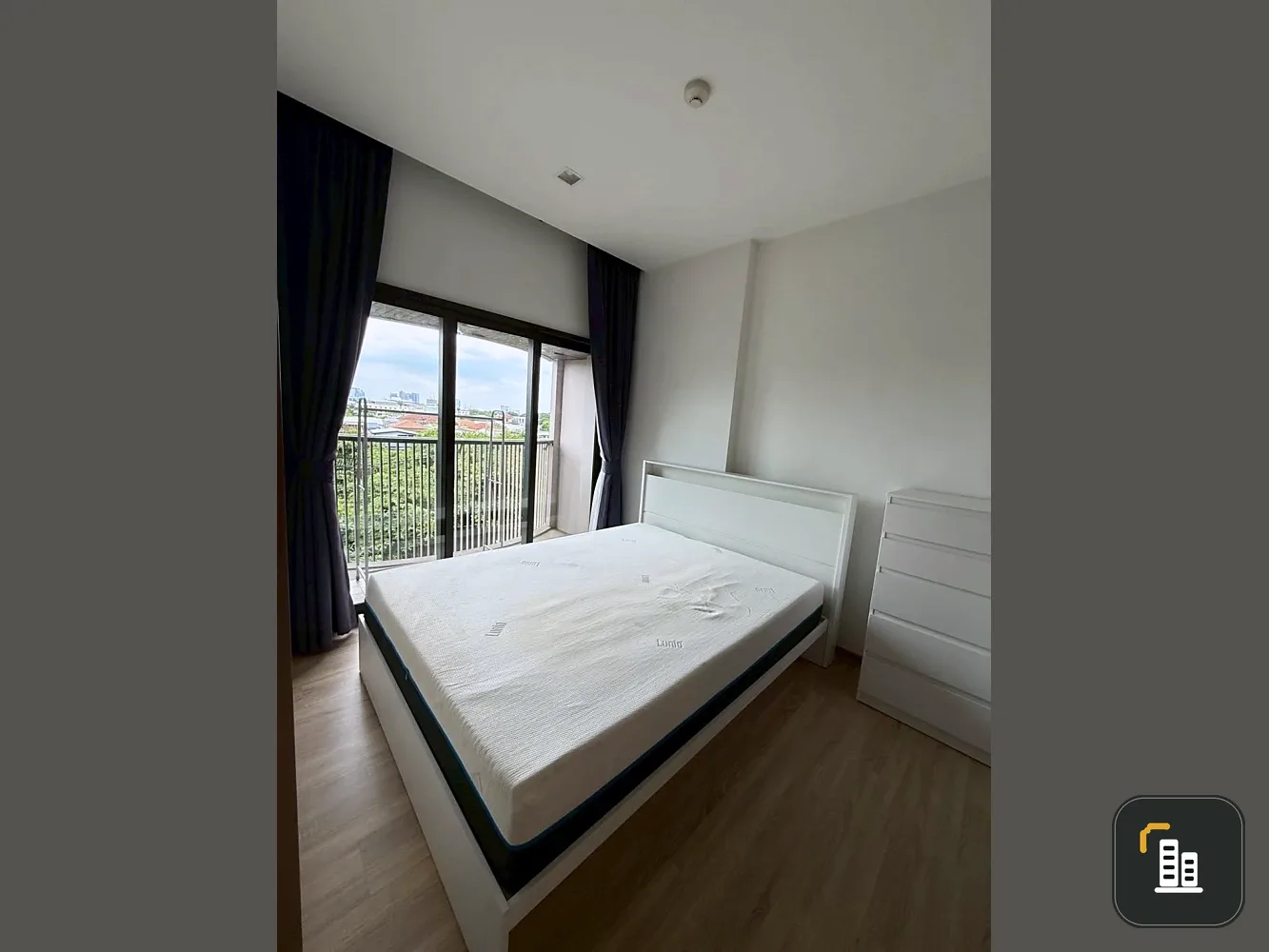 For sale/rent: Kawa Haus Onnut 77, large room, lots of usable space, comes with complete furniture, just bring your bags and move in.