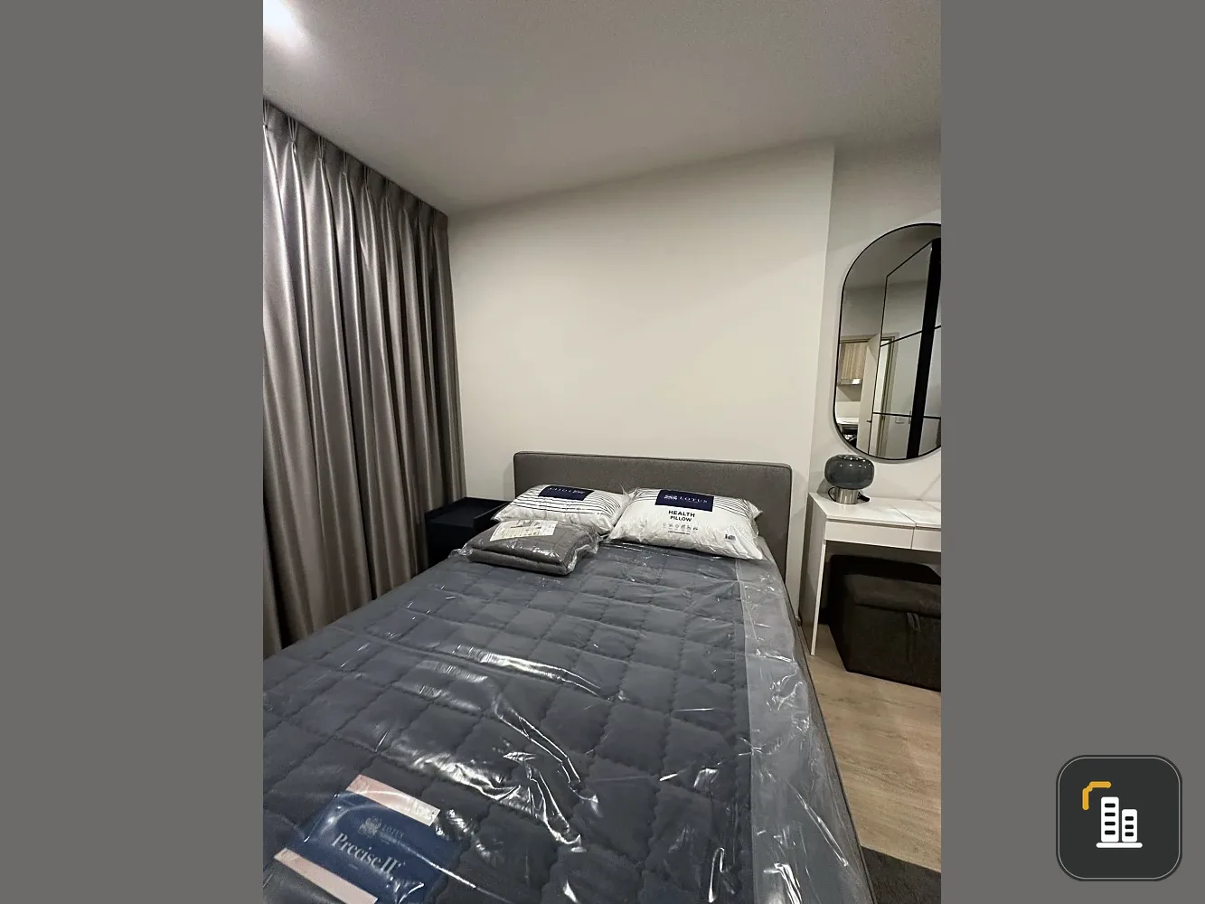 For rent: Life Rama 4 - Asoke, 1 bedroom, 1 bathroom, decorated in a controlled tone, comes with complete furniture, book now.