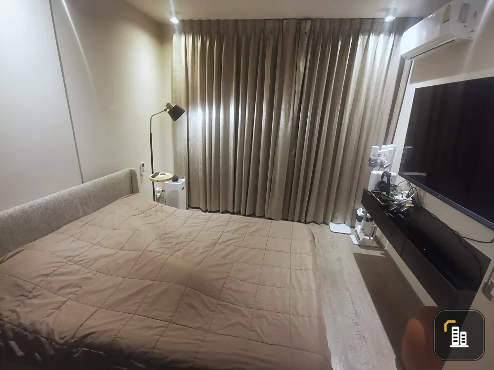 Urgent sale Lyss Ratchayothin, ready to move in, 8th floor, swimming pool view, fully furnished, ready to move in, buy now
