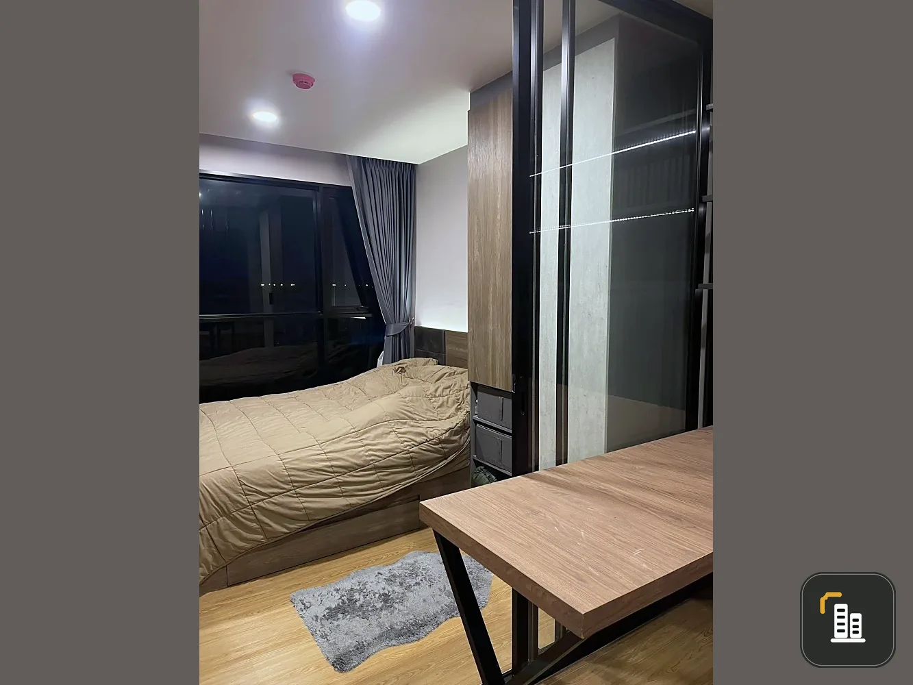 For sale: The Cube Loft Srinakarin-Theparak, a room decorated in a loft style with a tone control, comes with complete furniture and electrical applia