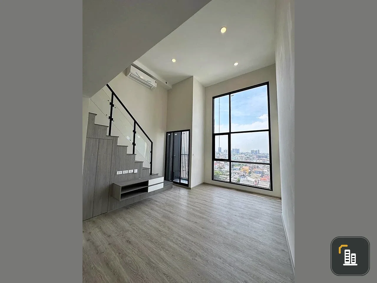 Selling down payment Origin Plug & Play Sirindhorn Station, corner room with privacy, high ceiling, airy, fully furnished, book now