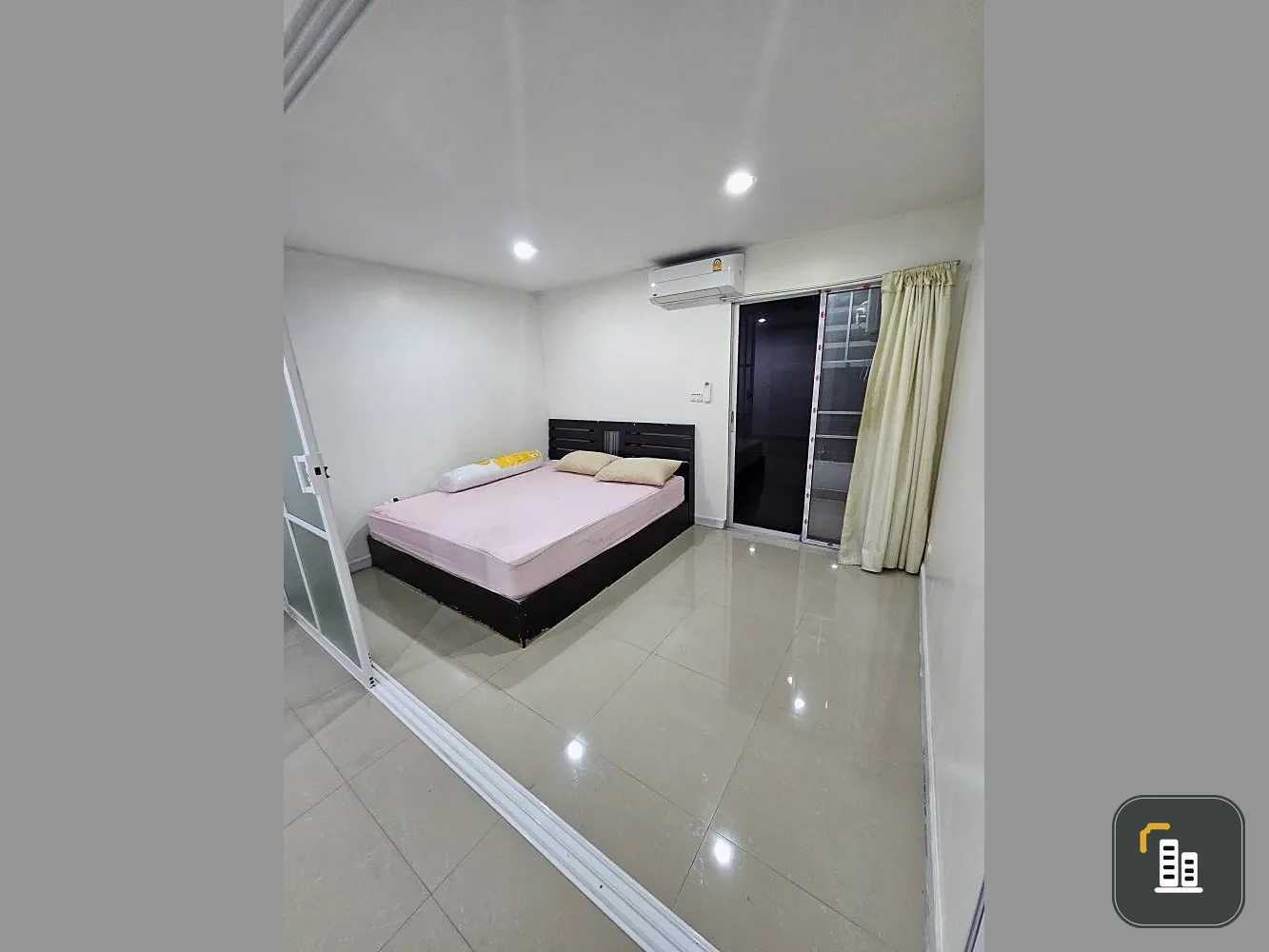 For sale: Regent Home Phase 3 Phaholyothin 57, separate rooms, fully furnished, just bring your bag!