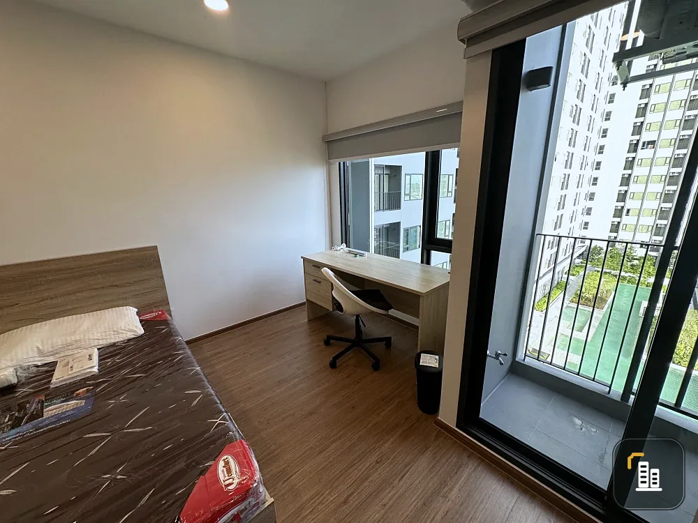 For rent: The Livin Ramkhamhaeng, ready to move in, balcony with swimming pool view, fully furnished, electrical appliances included, hurry and book b