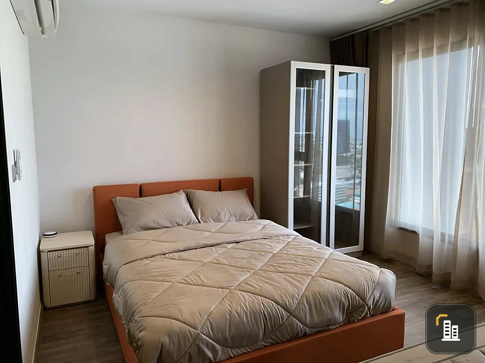 For rent: Life Ladprao Valley, very high floor room (30th floor), fully furnished, book now, don't wait.