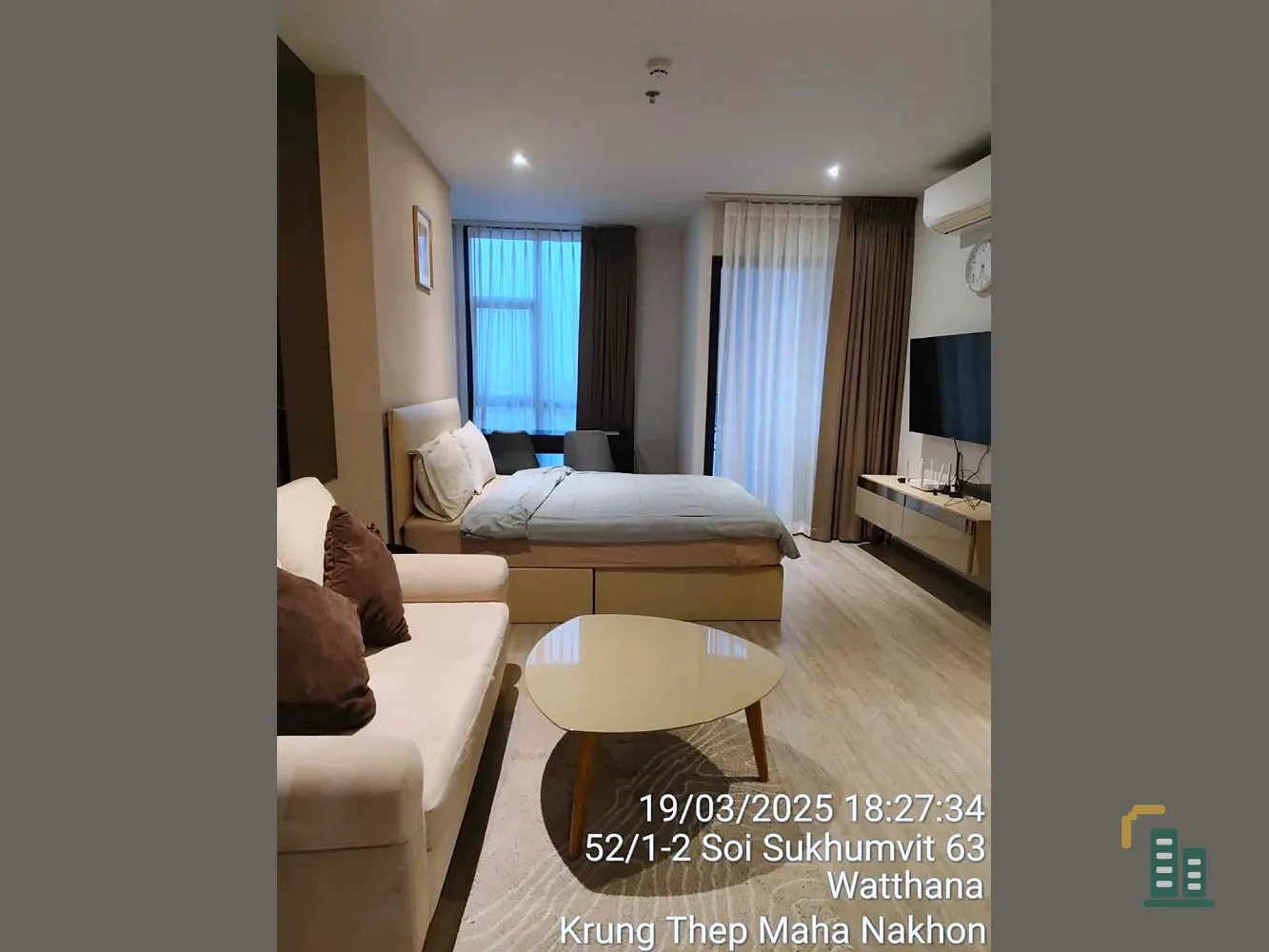 For rent!! Condo Rhythm Ekkamai, 24th floor, complete furniture and appliances, nice room, good location, don't miss it!!