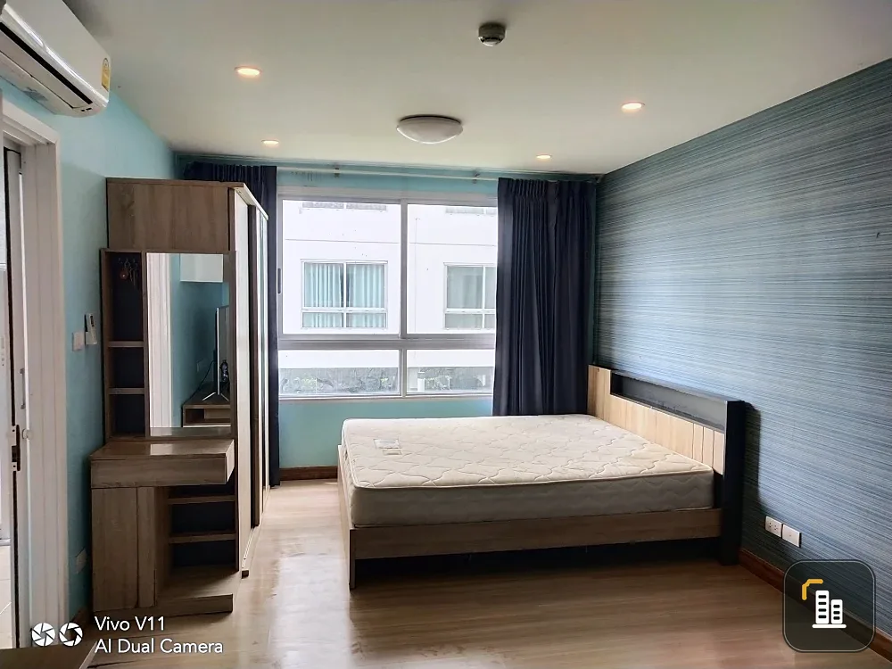 For sale: Plum Condo Phahon Yothin 89, with quality wallpaper, very comfortable blue color, complete with a set of furniture. Don't miss out!